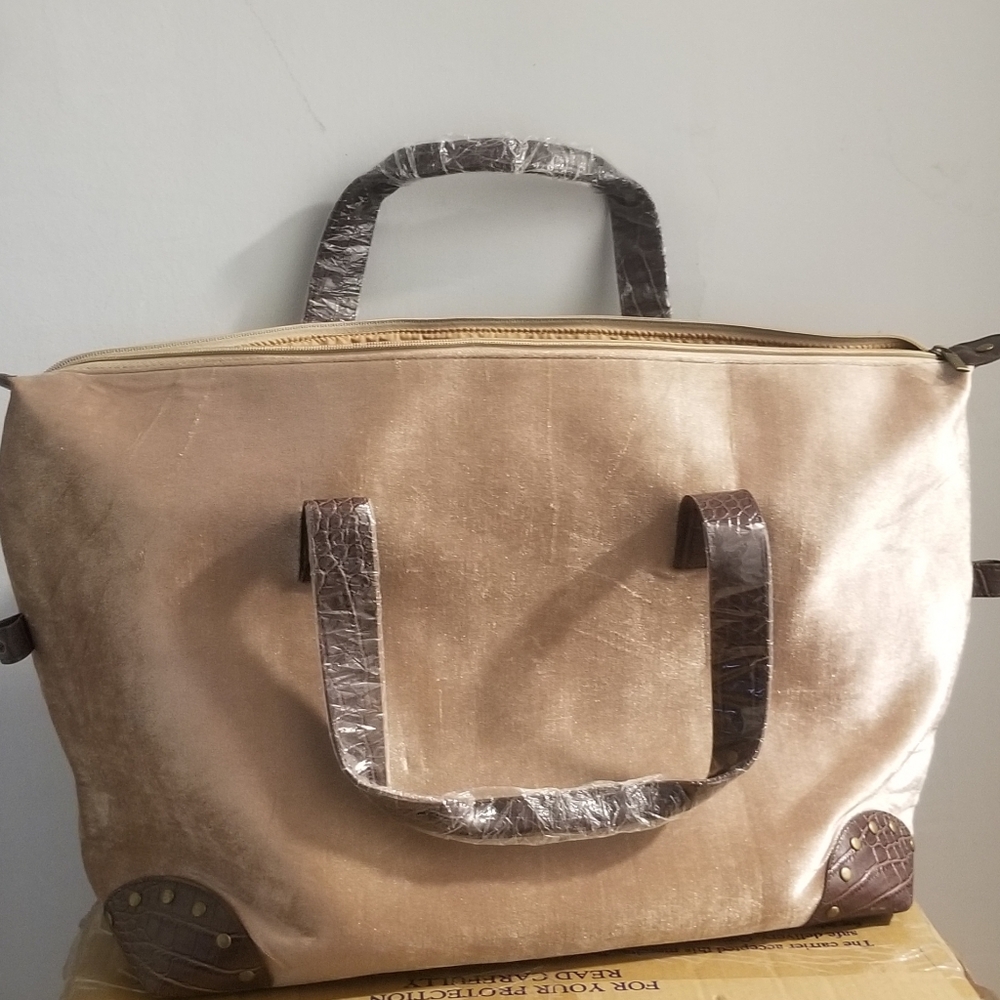 Large shoulder suede like bag really nice